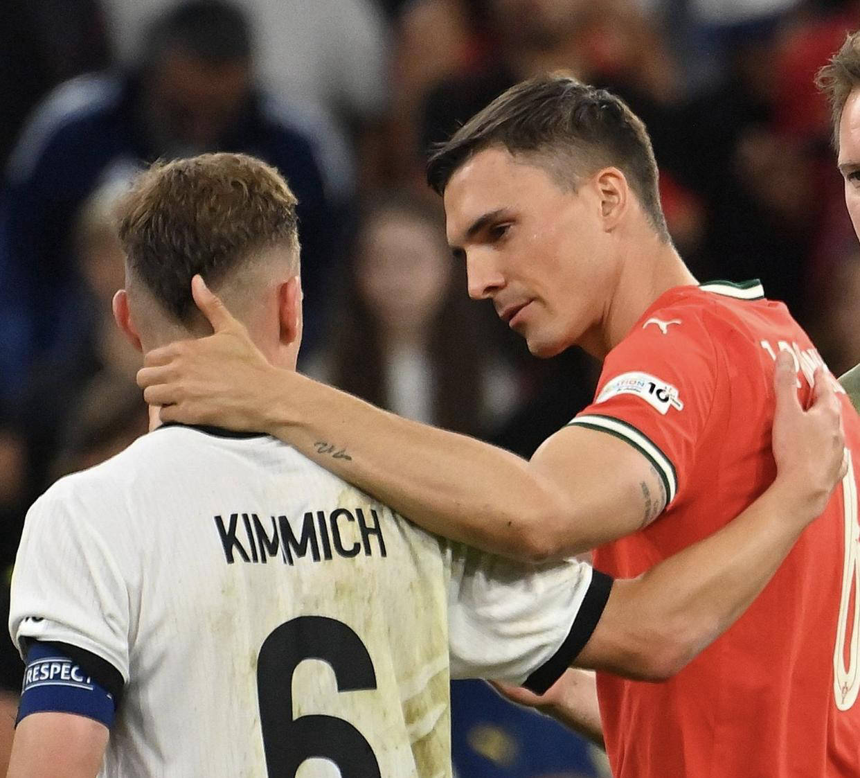 爱游戏app下载-视频曝光！欧国联比赛裁判最新判罚让人热议！