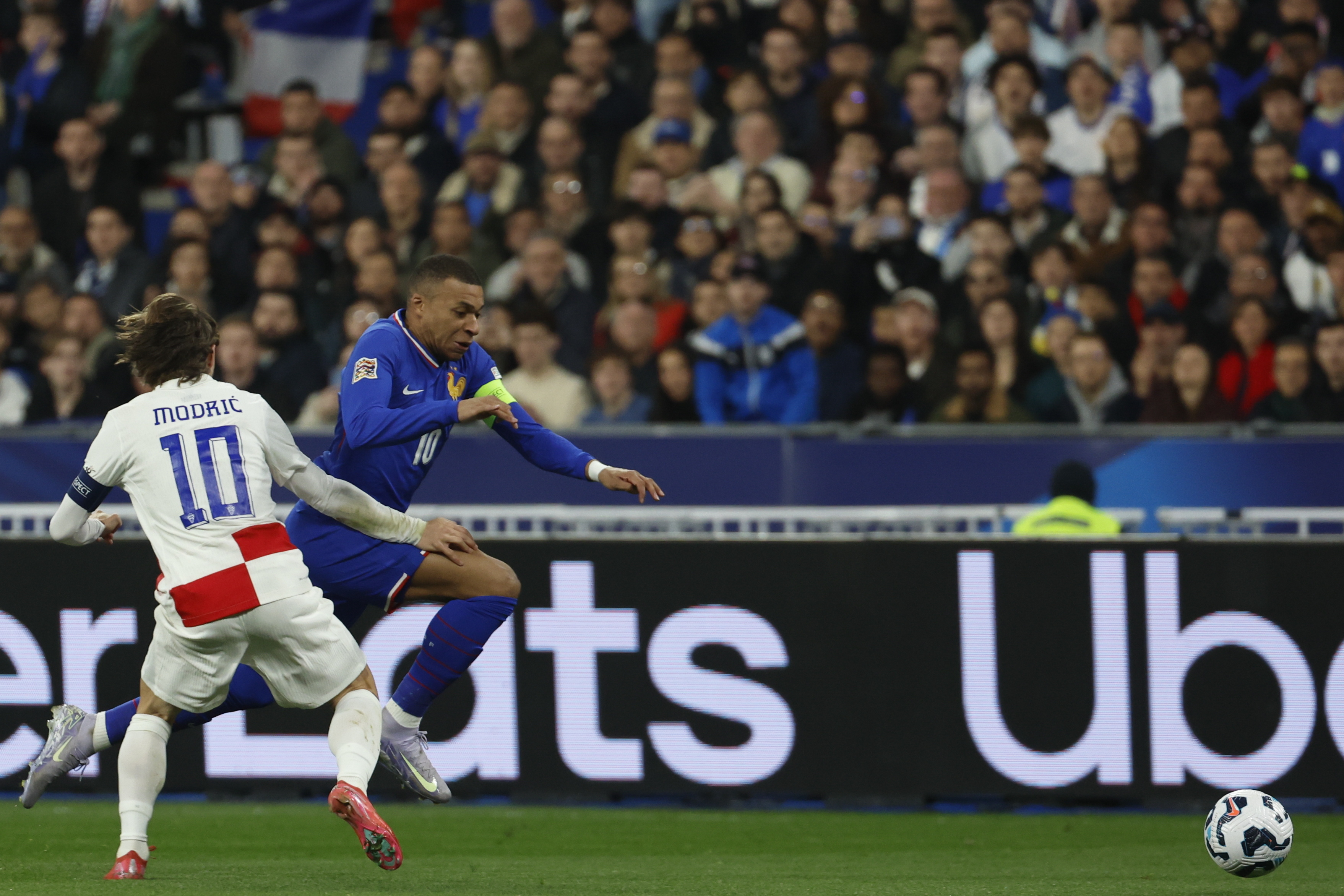 视频曝光！欧国联比赛裁判最新判罚让人热议！