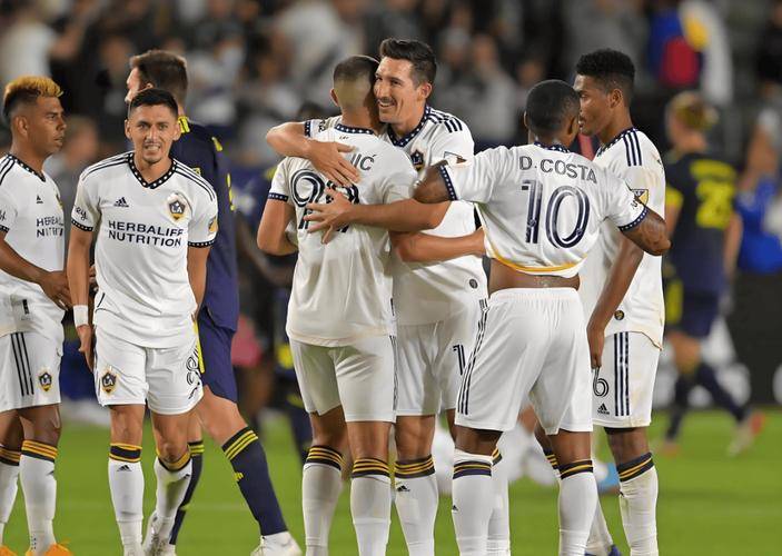 阿里扎贝尔成为进攻焦点，助球队获胜的简单介绍