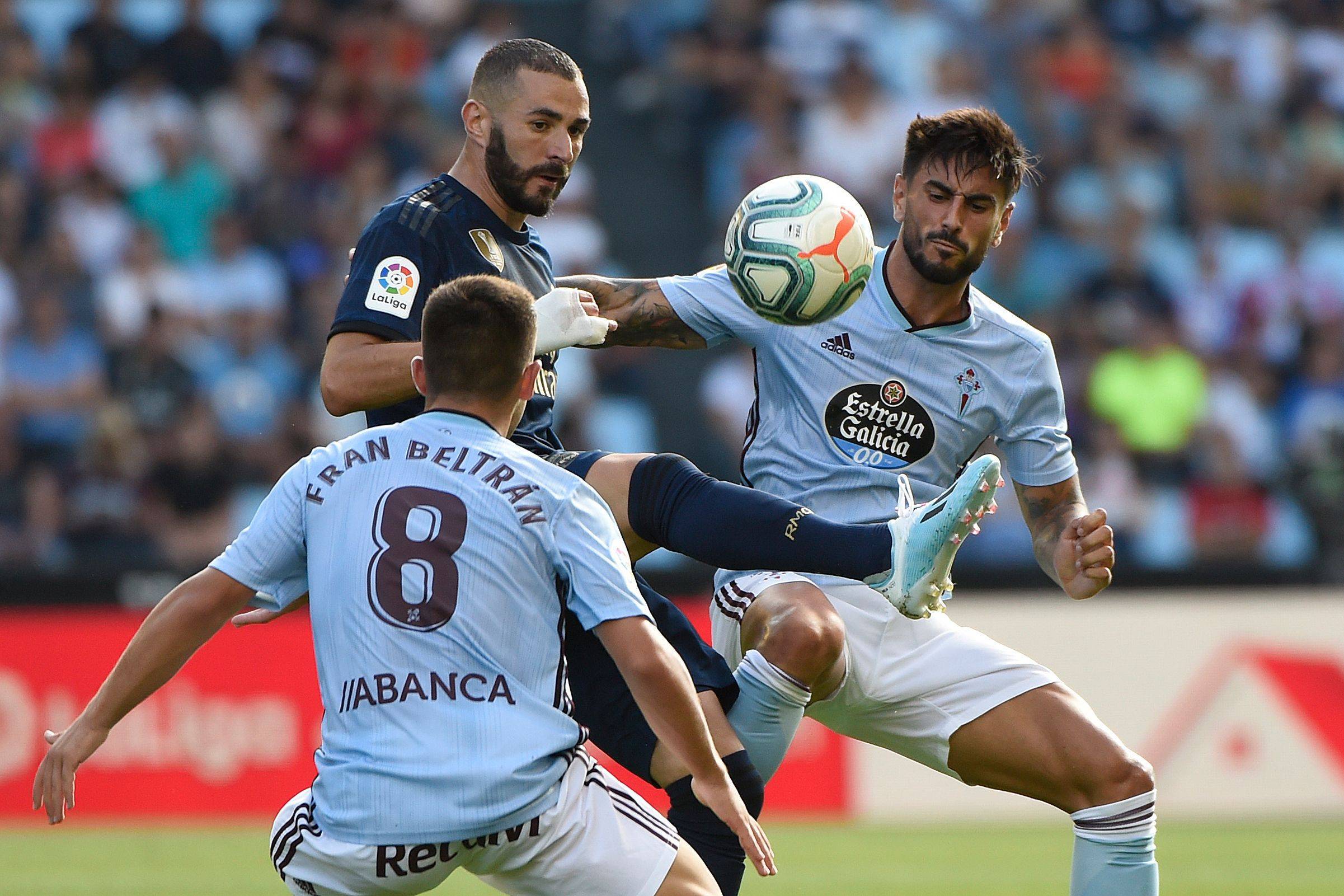 包含巴塞罗那逆转皇家社会西甲领先位置牢不可破的词条