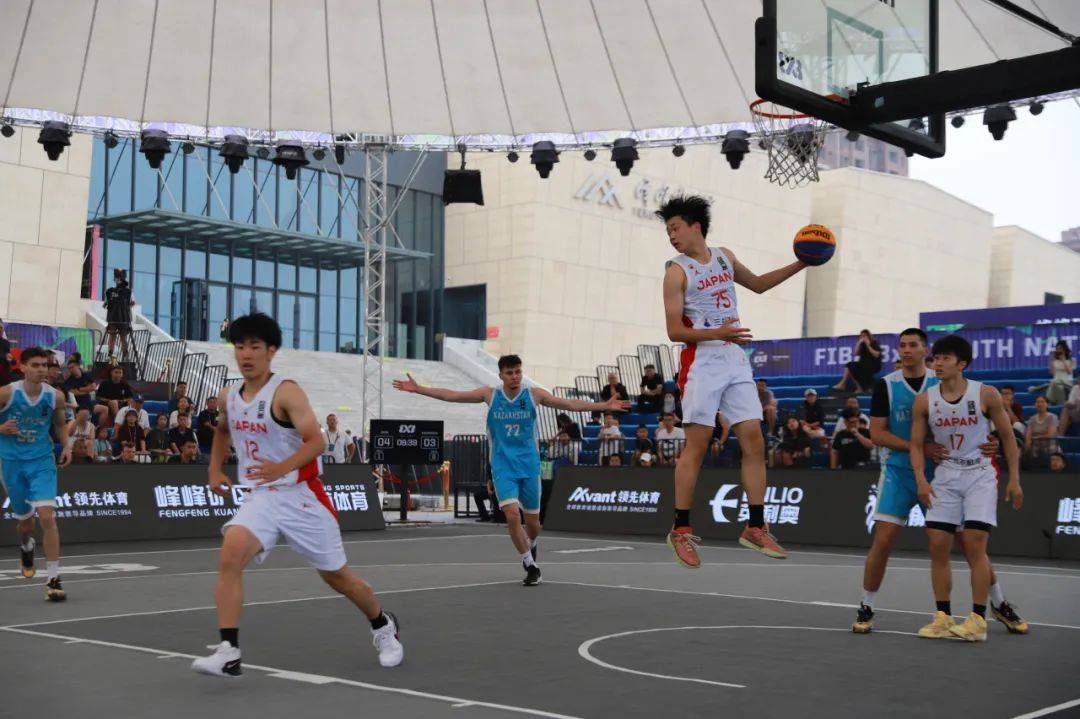 爱游戏登录-海洋明星队在关键时刻挺身而出，为胜利挥洒汗水