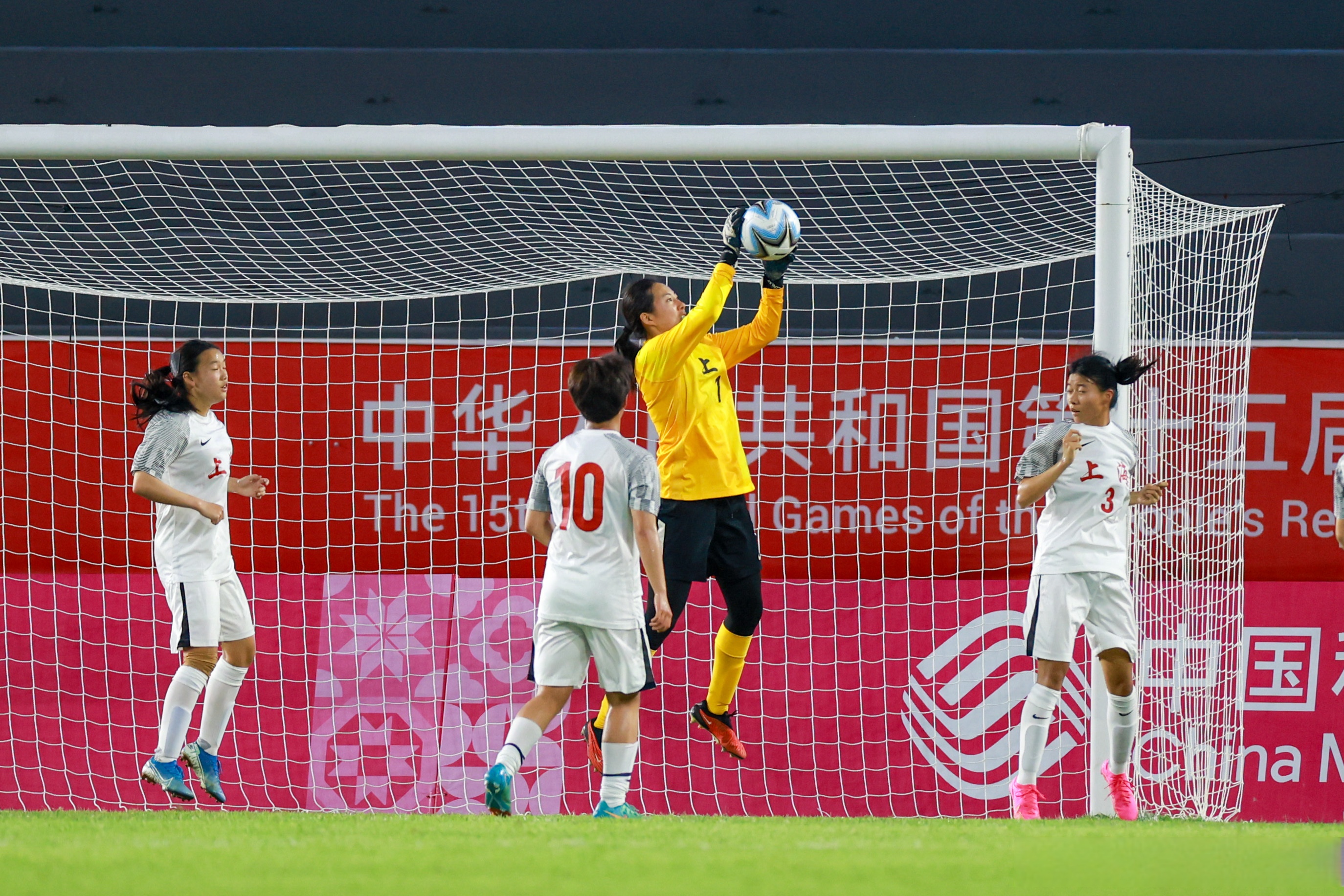 爱游戏app下载-体育行业聚焦：女足球员技术提高方案的简单介绍