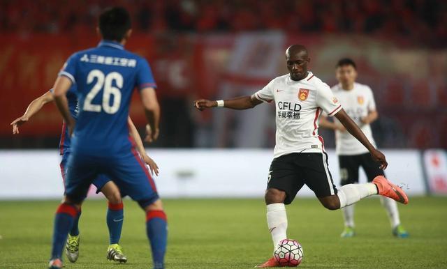 包含希腊队士气高涨，备战西班牙，冲刺欧锦赛资格的词条