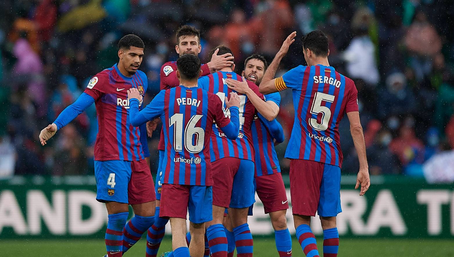 爱游戏官网-巴塞罗那处境堪忧：占据西甲第四位