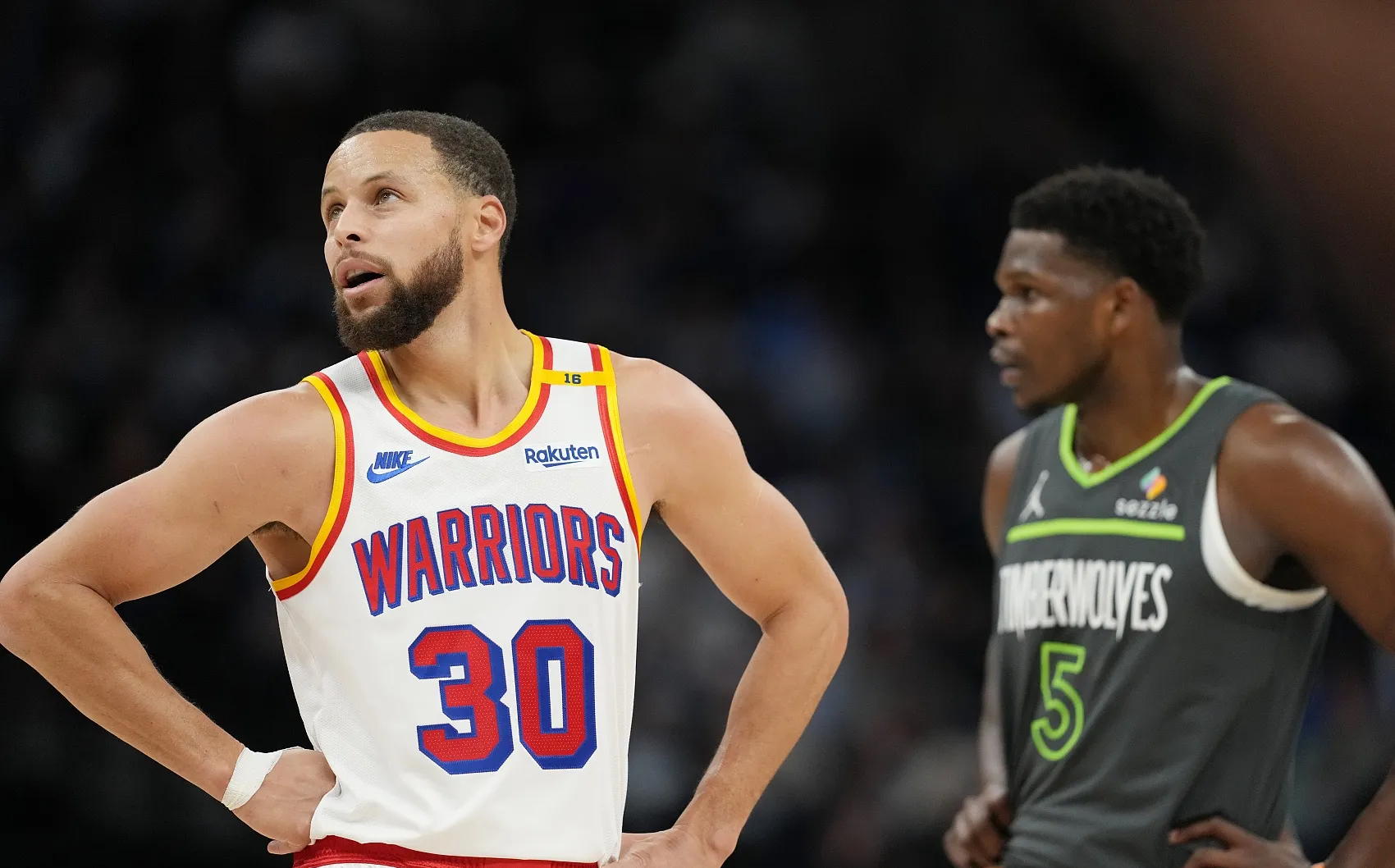 包含鹈鹕迎战开拓者，双方鏖战至最后一刻的词条