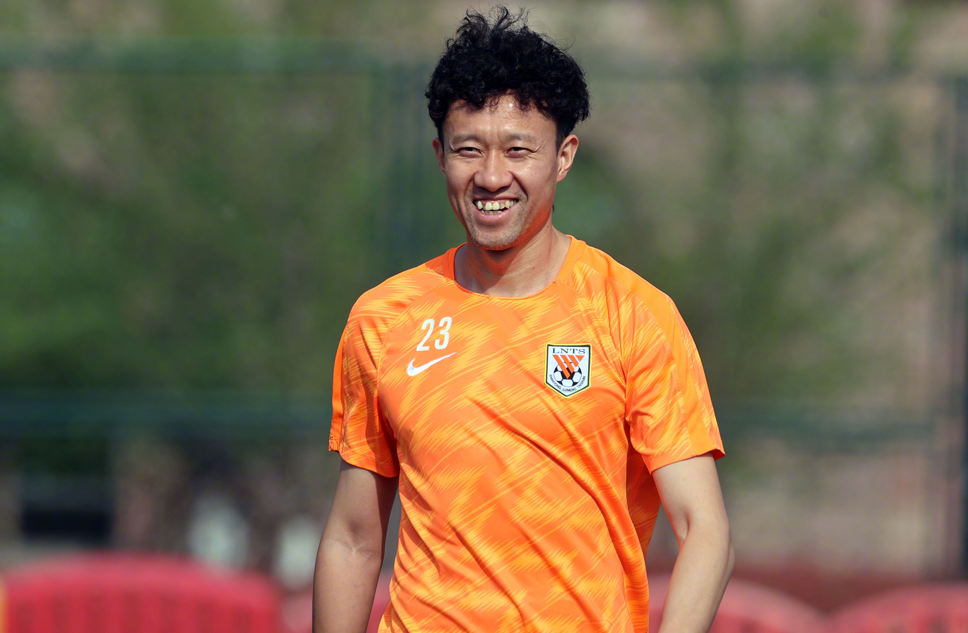 马拉加主帅训练中对球员要求严格