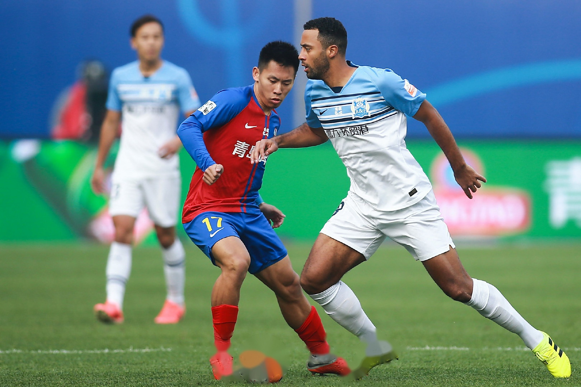 青岛黄海出击，中超联赛上的新秀崛起！