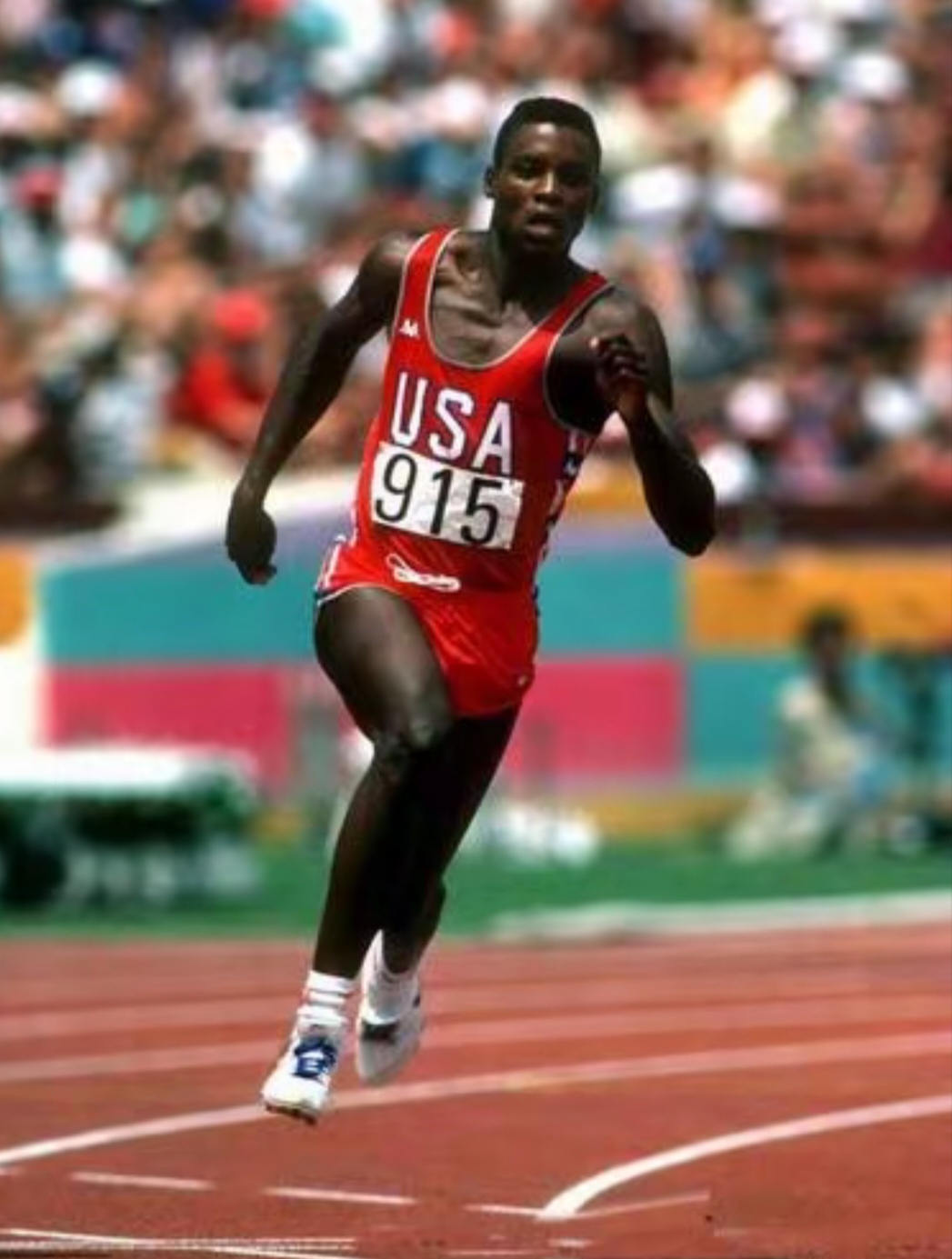 包含卡塔尔田径选手速度惊人取得金牌的词条