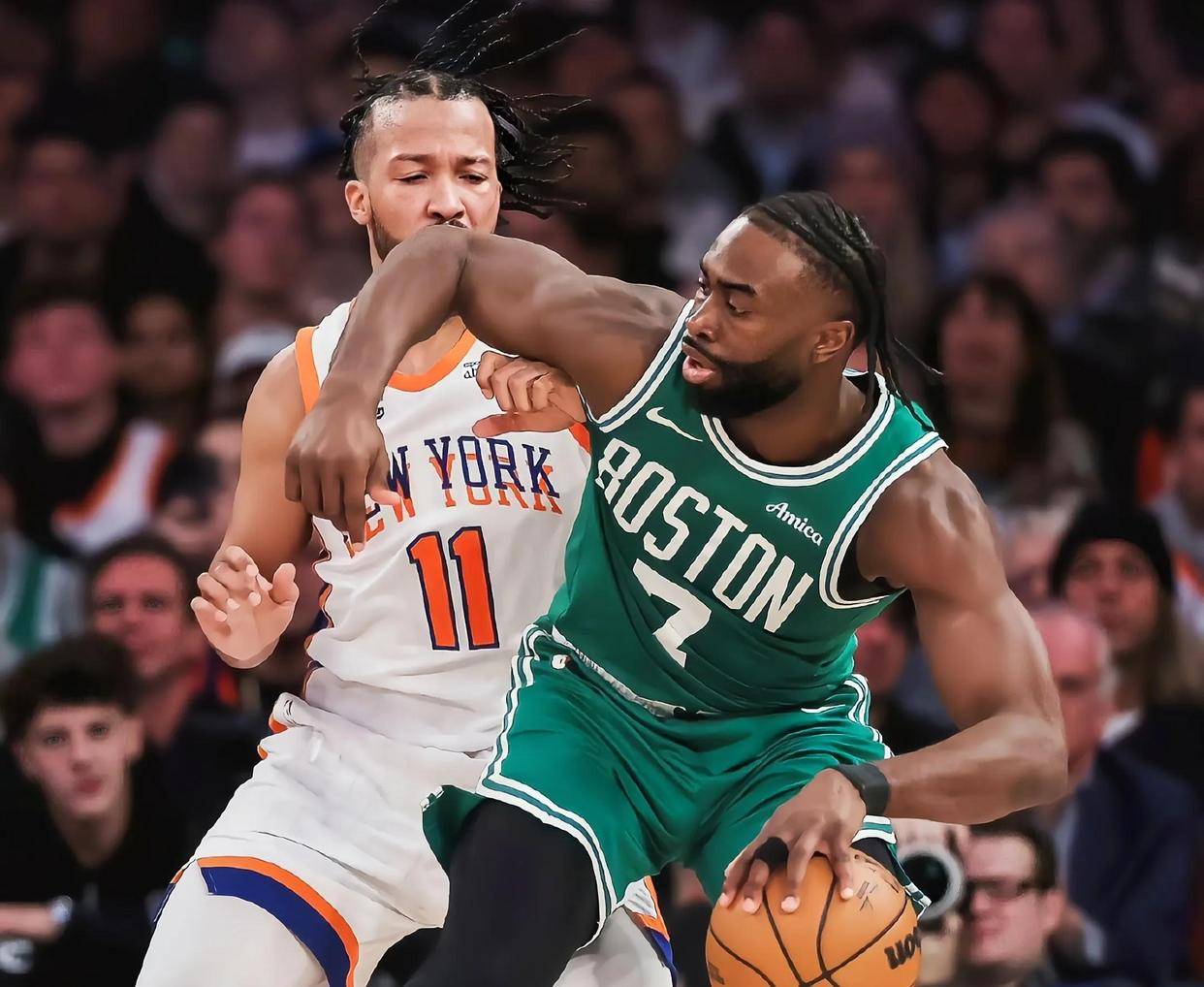 凯尔特人主场击败尼克斯，沃克砍下32分稳住胜局