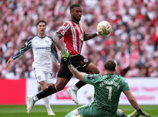 爱游戏中国官网-谢菲联主场不敌对手，士气受挫的简单介绍