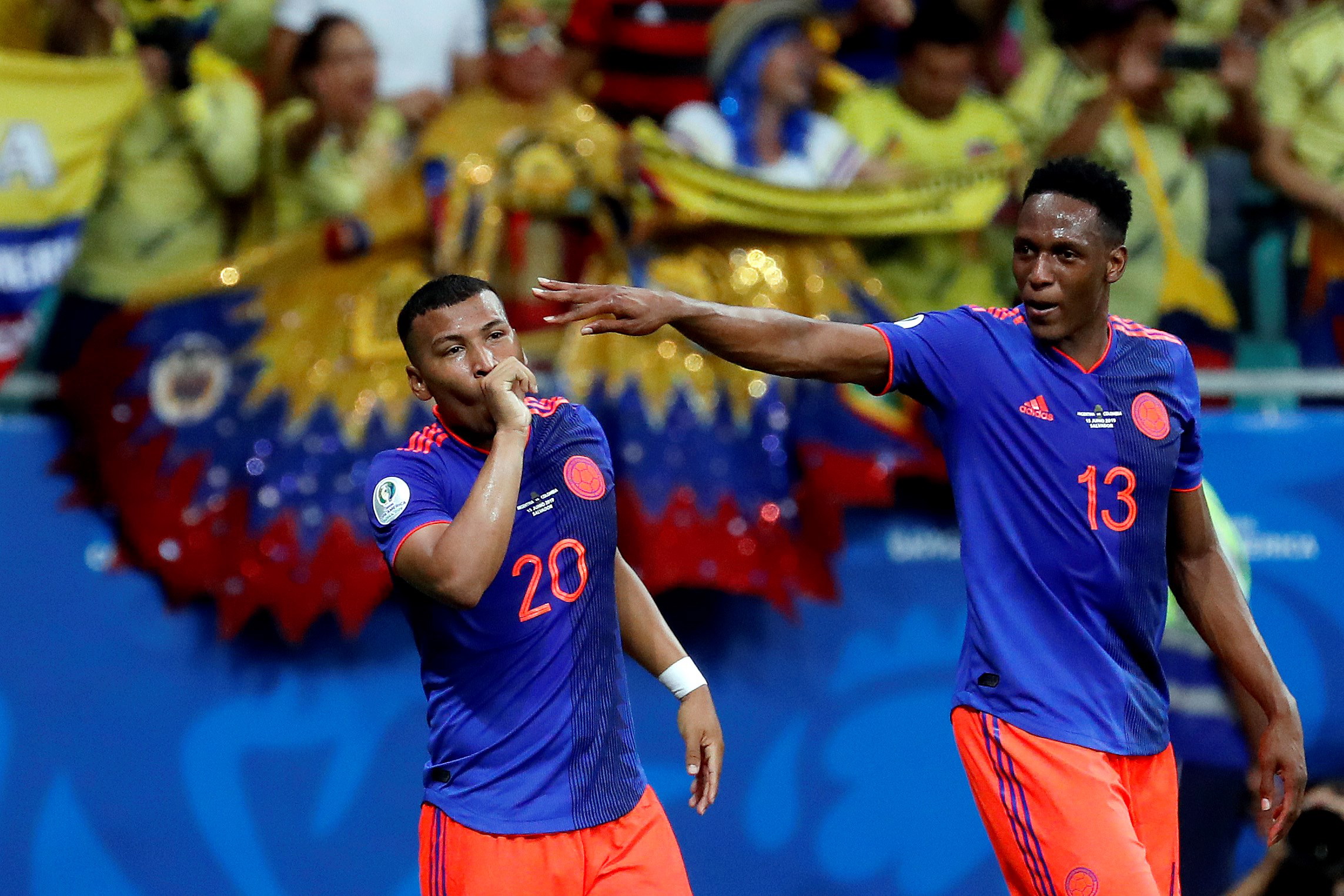 改写成哥伦比亚足球队喜获胜利的简单介绍