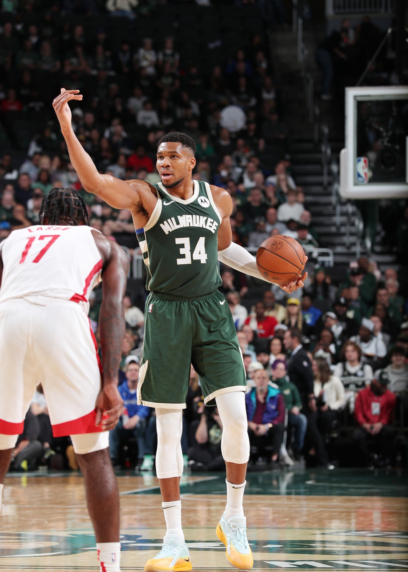 爱游戏官方入口-雄鹿取得十连胜，统治赛场